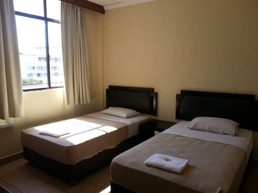 קוטה קינבלו Hotel Iskandar מראה חיצוני תמונה