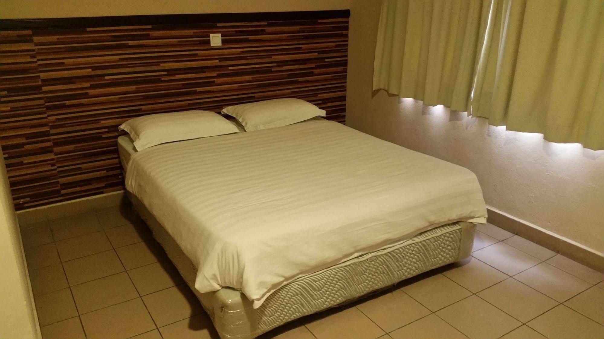 קוטה קינבלו Hotel Iskandar מראה חיצוני תמונה