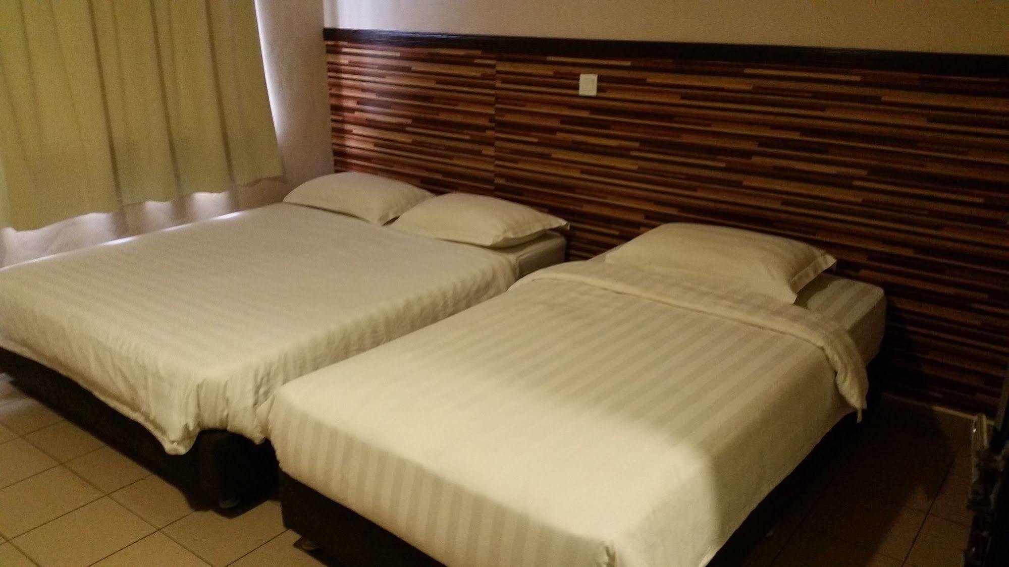 קוטה קינבלו Hotel Iskandar מראה חיצוני תמונה