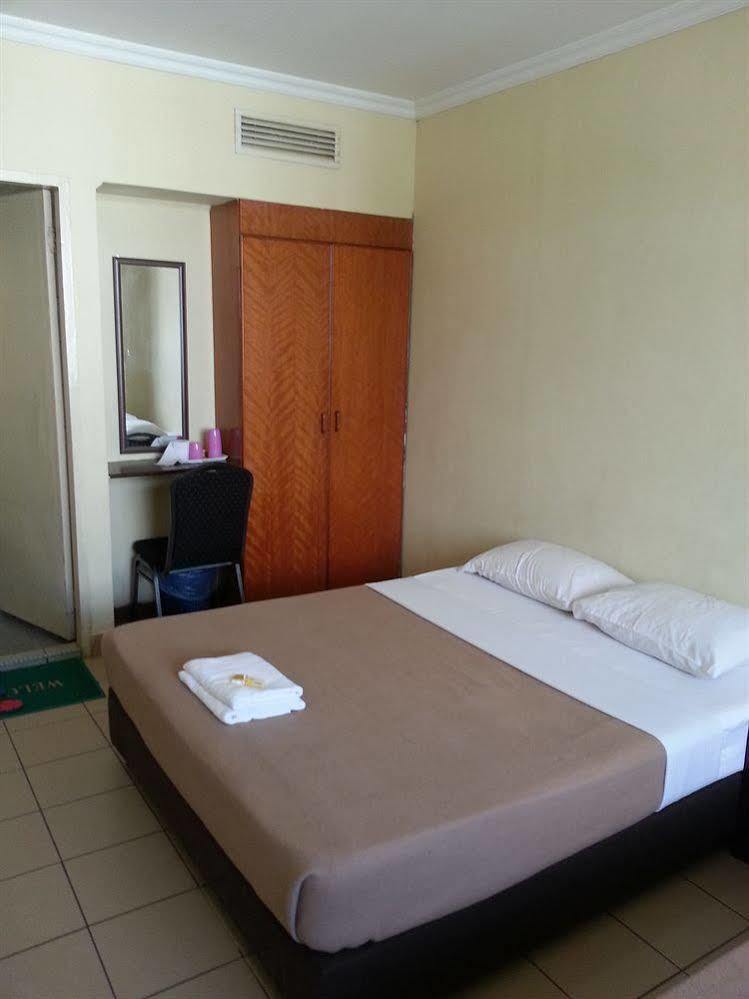 קוטה קינבלו Hotel Iskandar מראה חיצוני תמונה